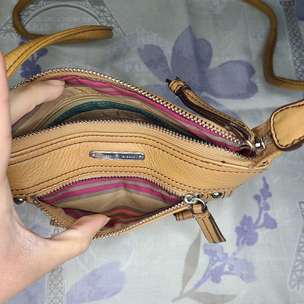 Crossbody - Picture 3 of 6